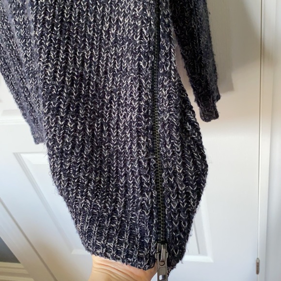 Oversized Forever 21 Sweater - Picture 2 of 3